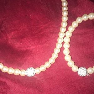 Faux Pearl necklace set!!